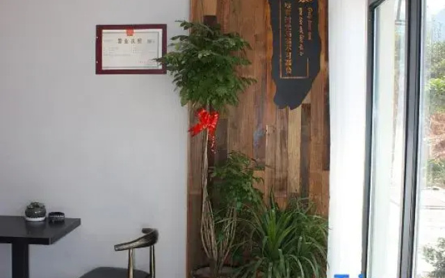 Peach Huatan Cuifengzhai Homestay, Luxian County