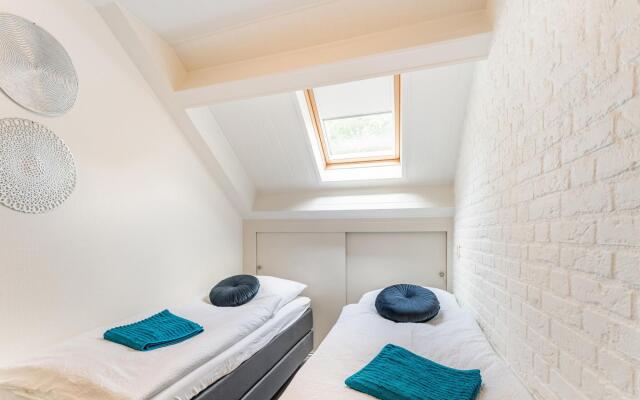 Farmhouse in the Achterhoek With hot tub and Beach Volleyball
