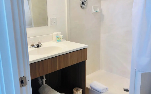 Blue Sage Inn & Suites