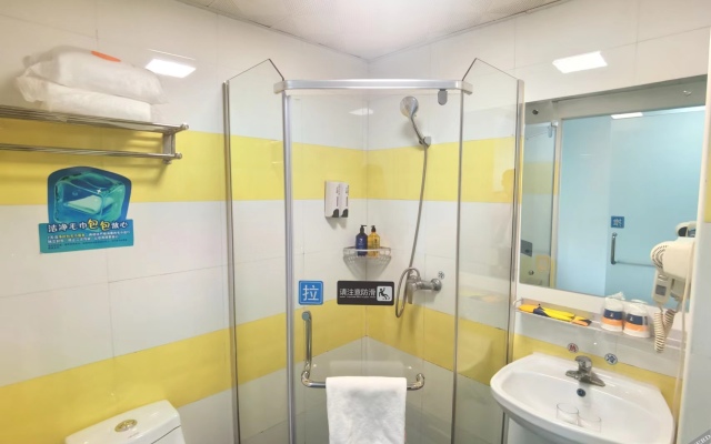 7Days Inn Chain Hotel (Wuhan High-speed Railway Station)
