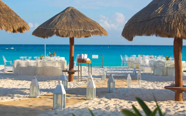 Krystal Grand Cancun