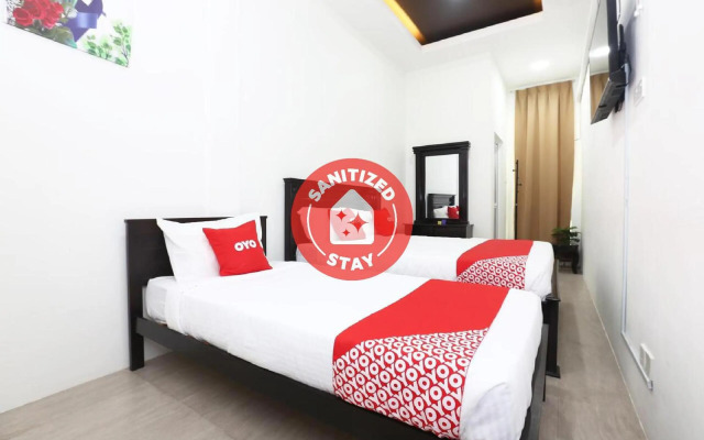 Super OYO 89678 Ady Hotel