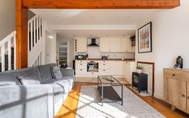Bright & Quirky 3BD Home - Wellington Terrace!