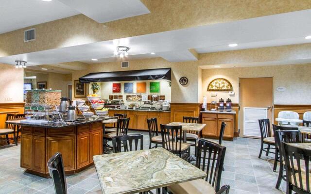 Comfort Suites Airport