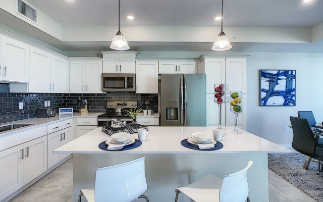 Updated Condo, 5 mi to Disney, On-site Water Park!