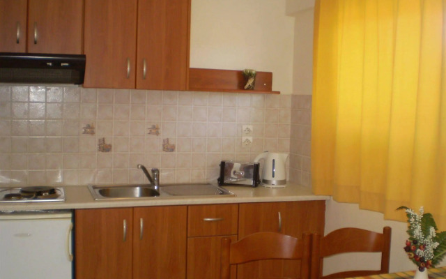 Damia Hotel & Apartments