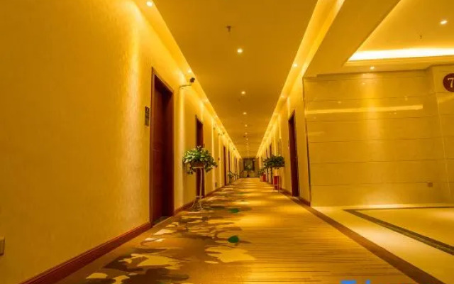 Xishuangbanna Jinghong Weihong Grand Hotel (Airport)