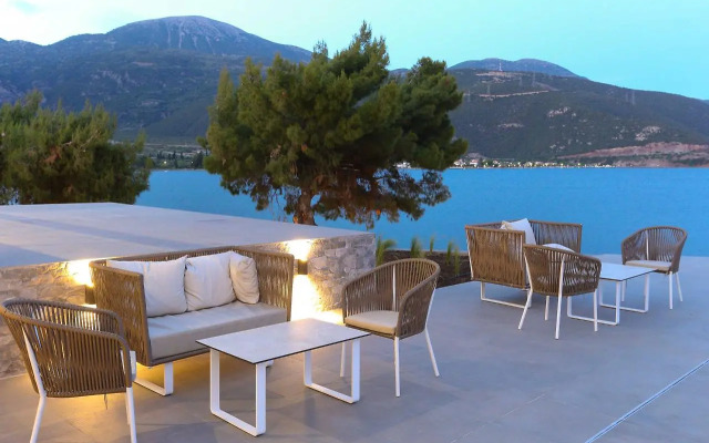 Trizonia Bay Hotel