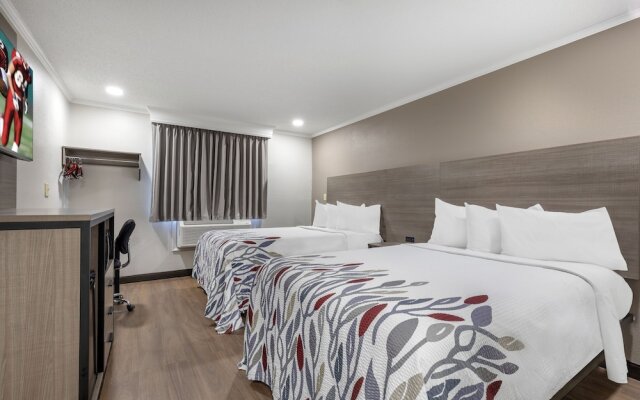 Red Roof Inn Suffolk