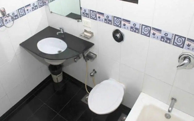 OYO 10765 Hotel Tanish