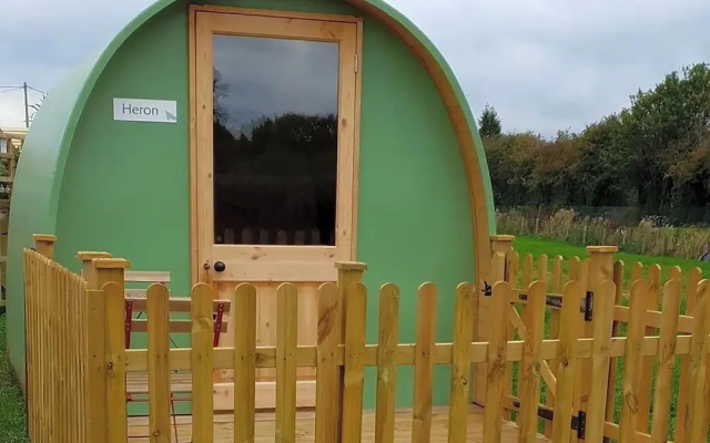 Green Dragon and Kitchen Pod - Sleeps 2 & Parking