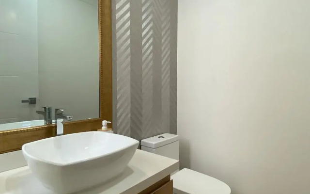 Incredible 3BR With Balcony in Miraflores