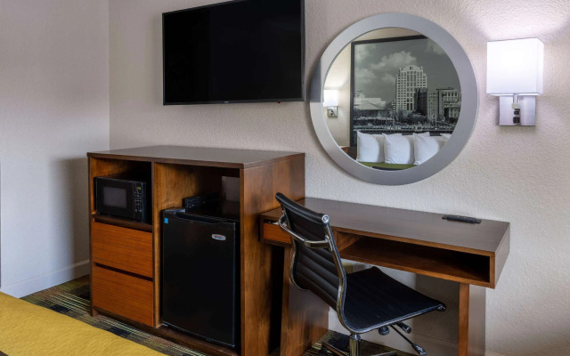 Super 8 by Wyndham Williamsburg/Historic Area