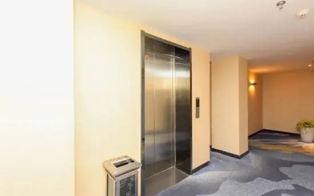 Rest Hotel (Shijiazhuang North Station Bolinzhuang Subway Station)
