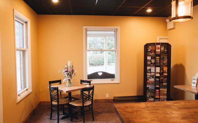 Country Squire Inn and Suites