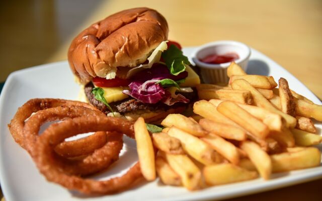 Little Foxes Hotel & Gatwick Airport Parking