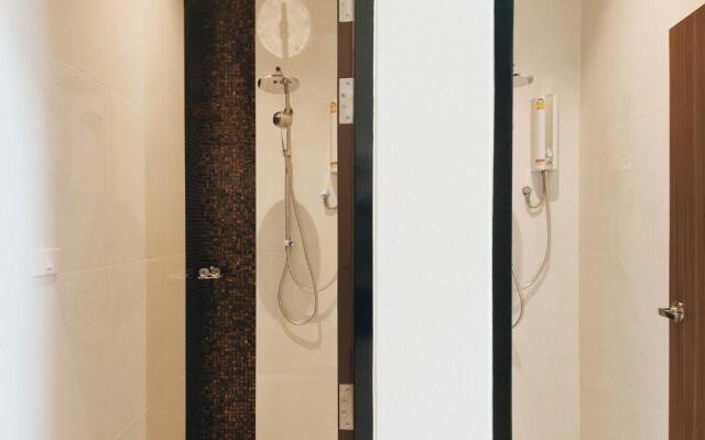 Play Poshtel & Cafe (SHA Certified)