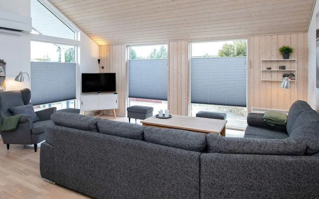 6 Person Holiday Home in Vaeggerlose