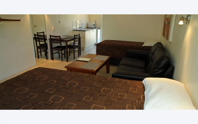 Pacific Palms Motor Inn