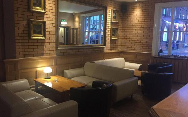 Jd Young Hotel