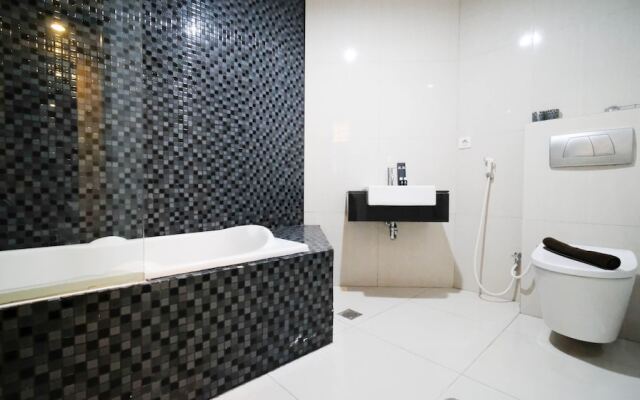 Spacious 2Br At The Via And The Vue Apartment Surabaya