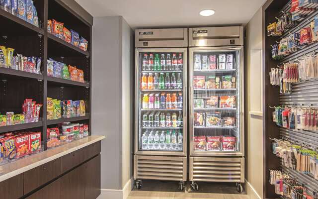 La Quinta Inn & Suites by Wyndham Portland DT/Maine Med