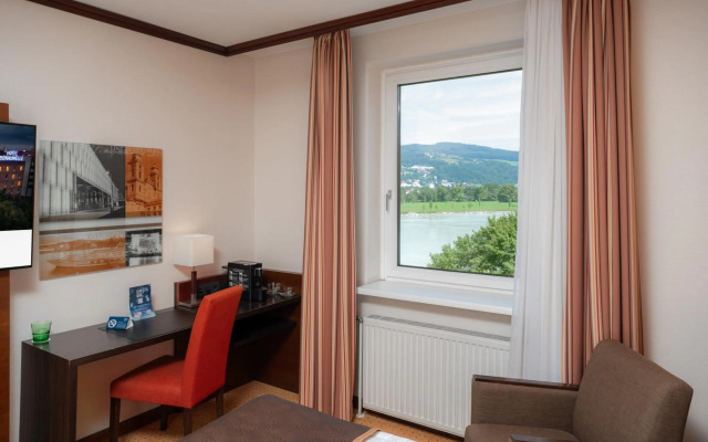 Trans World Hotel Donauwelle