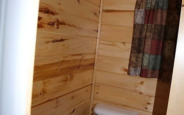 Rowe's Adirondack Cabins of Schroon Lake