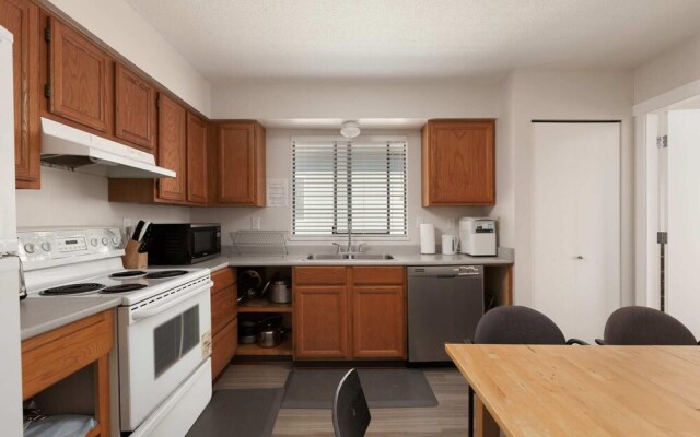 Huge 4 Bedroom Upper Suite