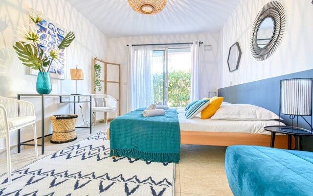 Nice Apartment With Private Garden, Pool & Parking