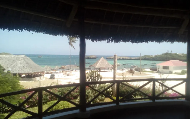 Beach Front Nicky Villa - Watamu Beach