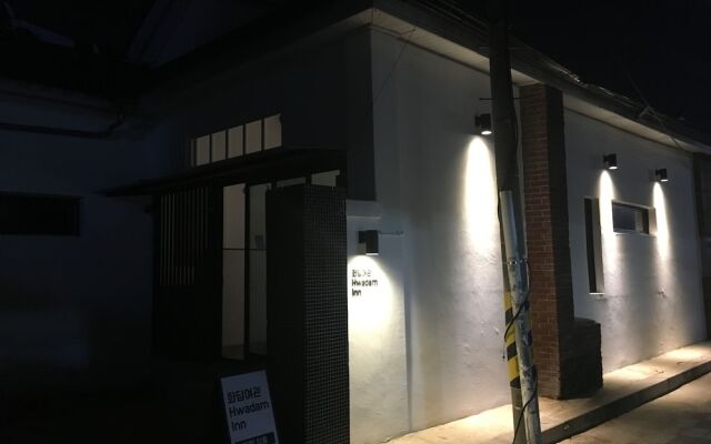 Hwadam Inn - Hostel