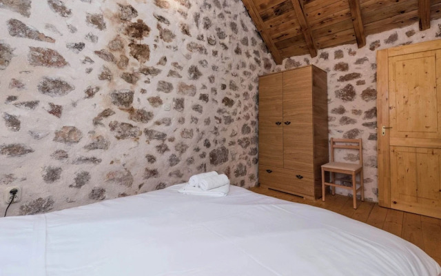 Cozy Holiday Home With Garden in Starigrad