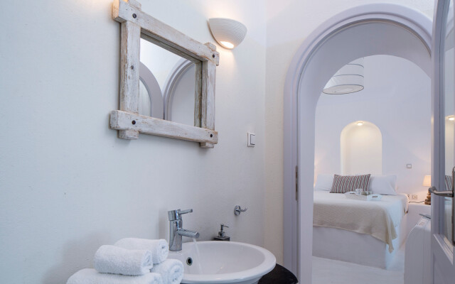 Villa Gaia, 3 bedroom villa with amazing views at Imerovigli