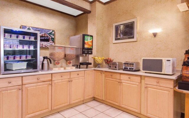 Best Western Plymouth Inn-White Mountains