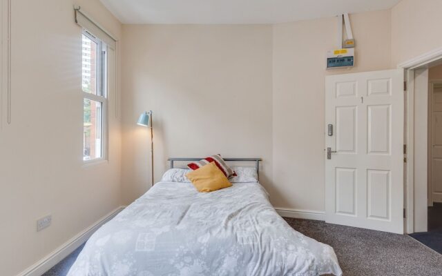 Tranquil Apartment in Coventry Near Skydome Arena