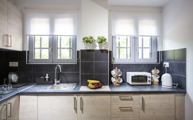 Hephaestus luxury flat Psyrri square