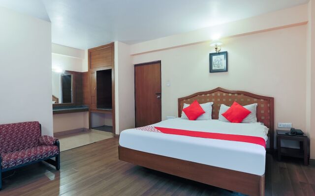 OYO 48910 Hotel Blue Bird