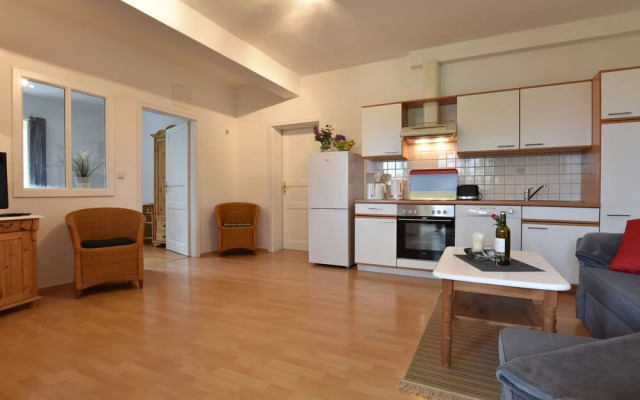 Charming Apartment in Stove With Garden