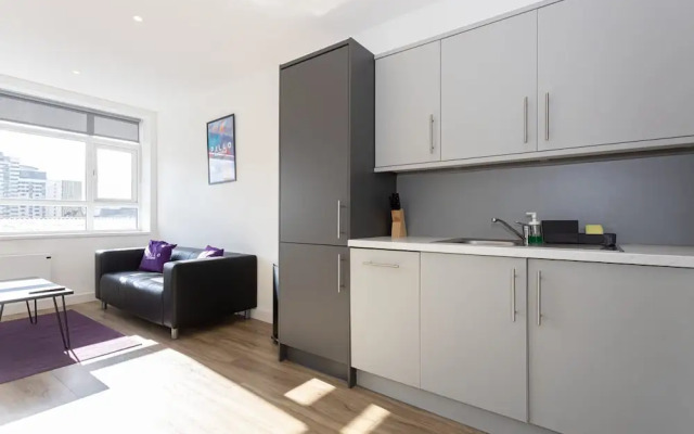 Modern, Stylish 1BR Apartment Nearby AO Arena