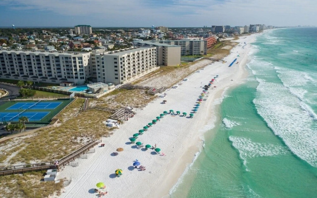Inlet Reef 217 2 Bedroom Condo by RedAwning