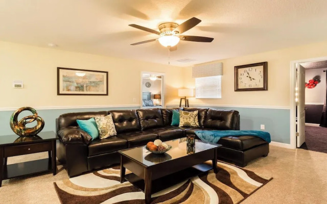 Opulent Villa, 10 Min to Disney, Pool & Spa