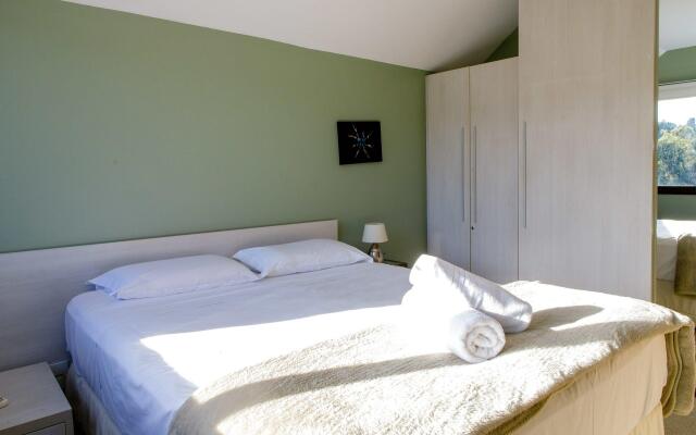 Apto Espaçoso no Centro a 200m da Rua Torta!!