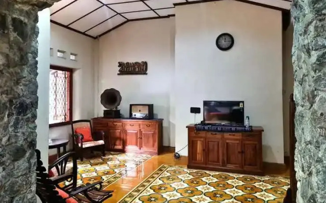 Omah Pitoe Guest House