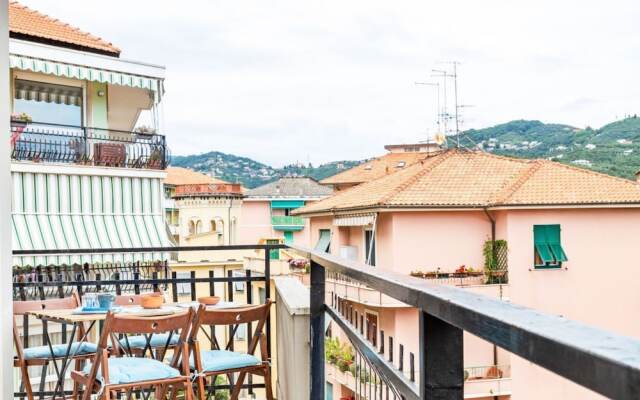 Chiavari Colorful Flat with Garage