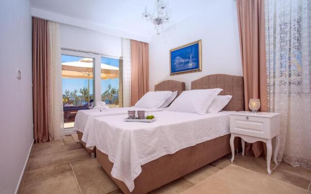 Villa Porto Mimice, 40sqm Heated Private Pool, 4 bedrooms, Sauna, Gym, Billiard