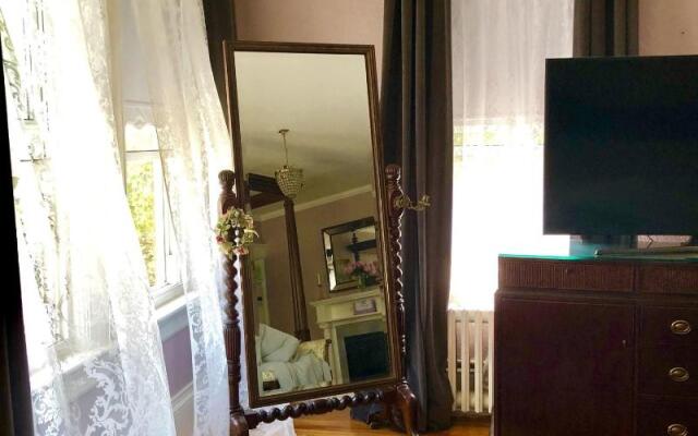 1000 Islands B&B – The Bulloch House