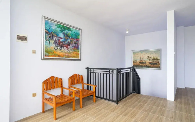 OYO 496 Eston House