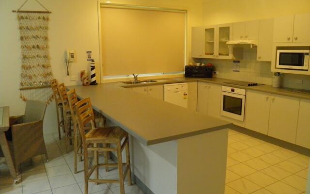 Verona Road, 08, Pelicans Perch