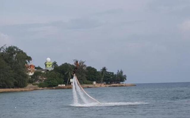 Baan Sanom Beach Bungalow